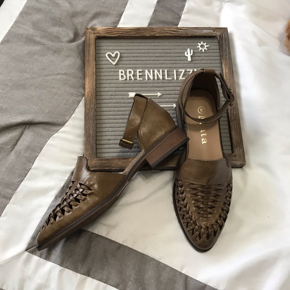 Weaving Woven Taupe Pointed Toe Sandals Flats NEW - Picture 4 of 7